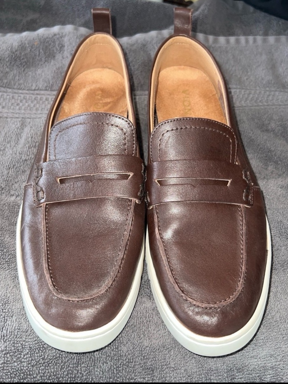 VIONIC WOMEN’S UPTOWN DARK BROWN LEATHER LOAFERS//SIZE 9